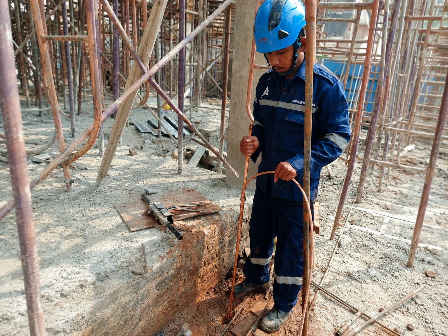 Pengerjaan sistem grounding